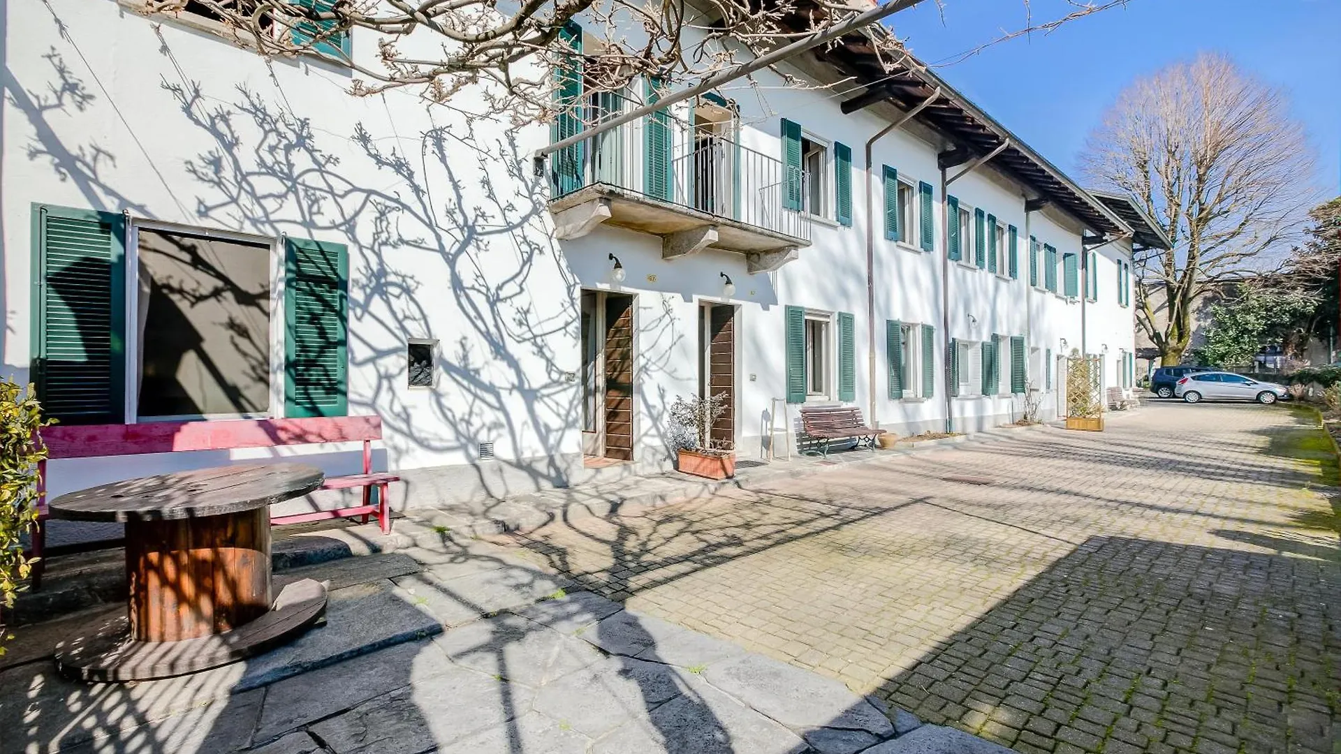 Apartment Appartamento Sole Lake View - Happy Rentals Sesto Calende Italy